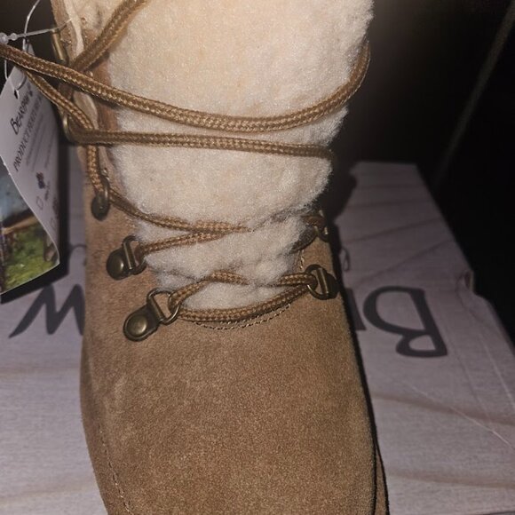 Women's Size 10 BearPaw Boots - Picture 2 of 6